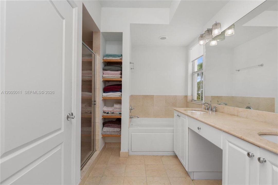 For Sale: $805,000 (3 beds, 2 baths, 1738 Square Feet)
