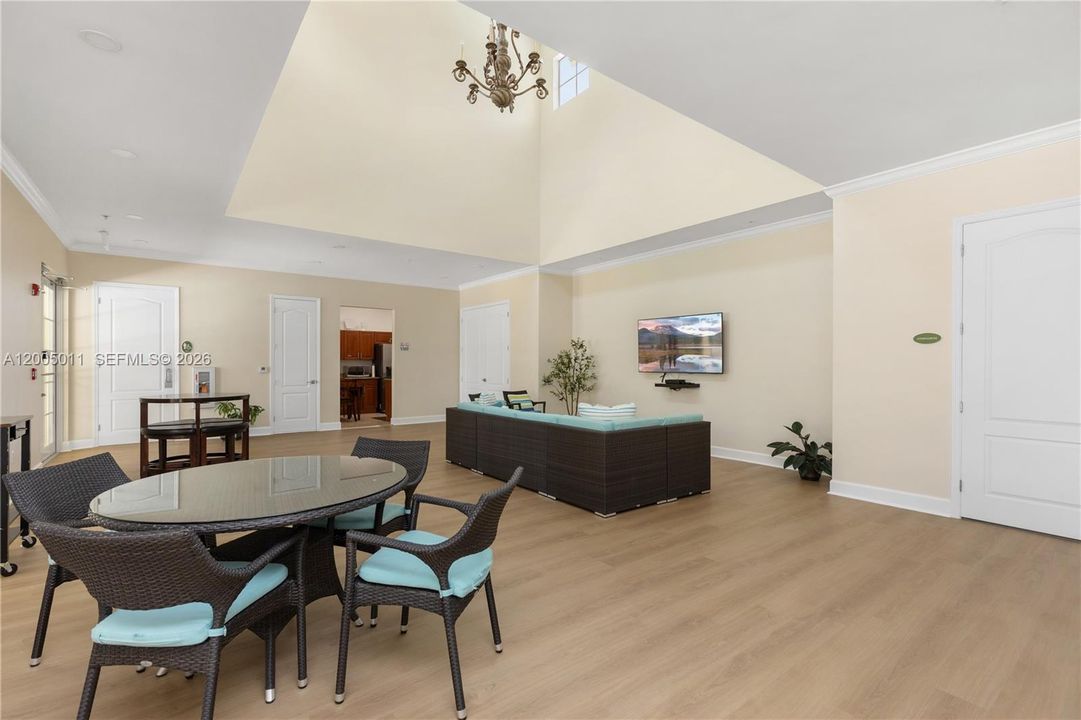 For Sale: $805,000 (3 beds, 2 baths, 1738 Square Feet)