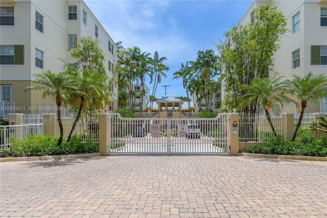 For Sale: $805,000 (3 beds, 2 baths, 1738 Square Feet)