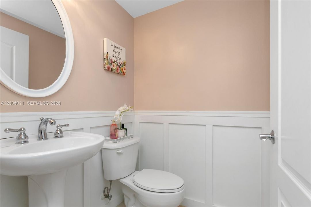 For Sale: $805,000 (3 beds, 2 baths, 1738 Square Feet)