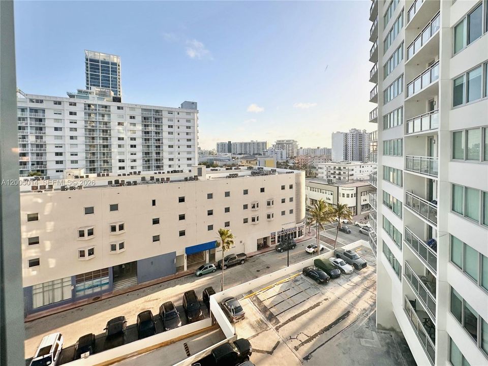 For Sale: $340,000 (1 beds, 2 baths, 1010 Square Feet)