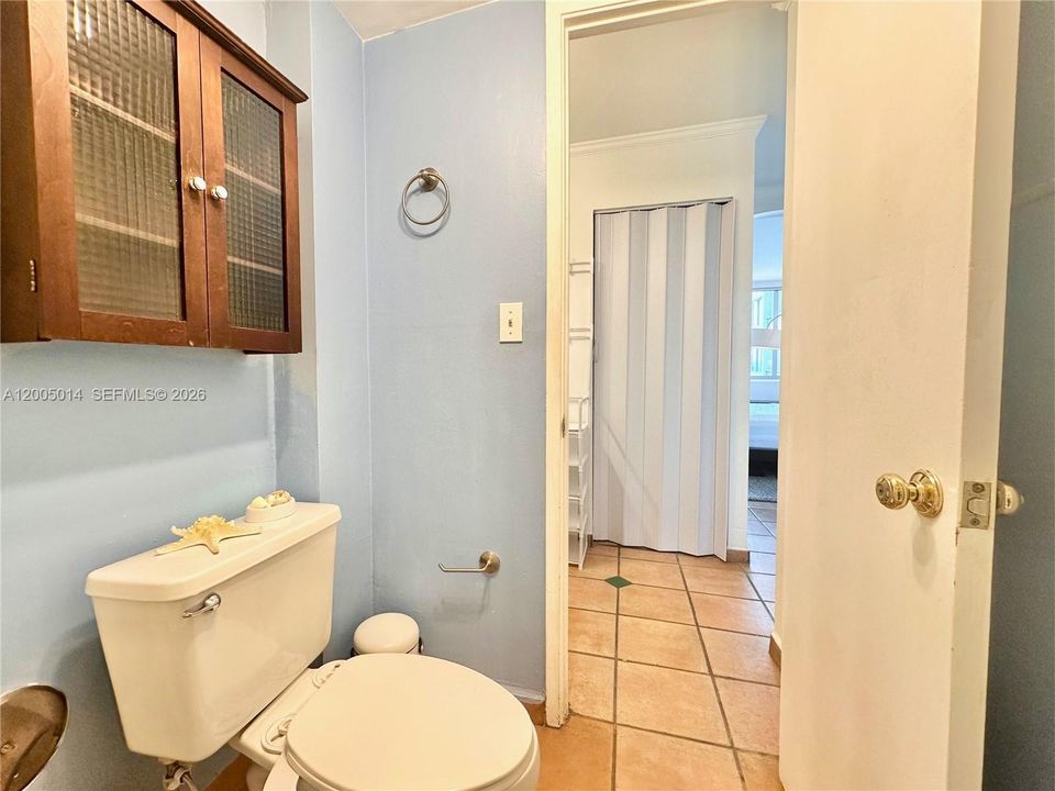 For Sale: $340,000 (1 beds, 2 baths, 1010 Square Feet)