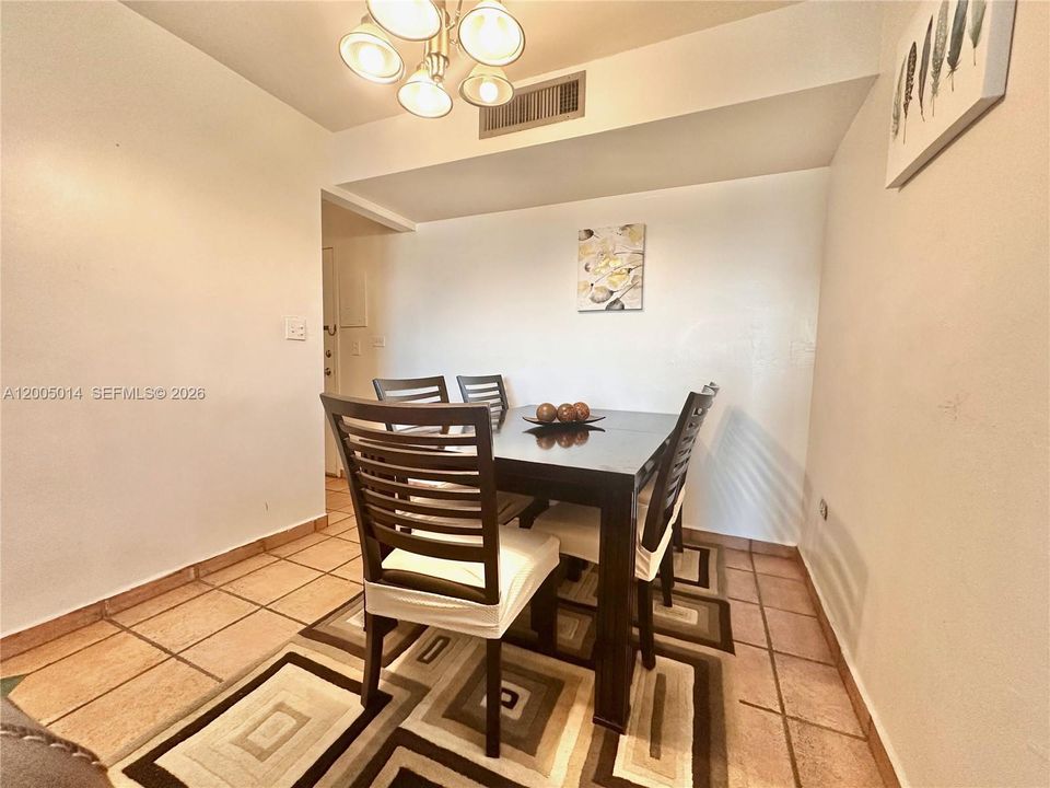 For Sale: $340,000 (1 beds, 2 baths, 1010 Square Feet)