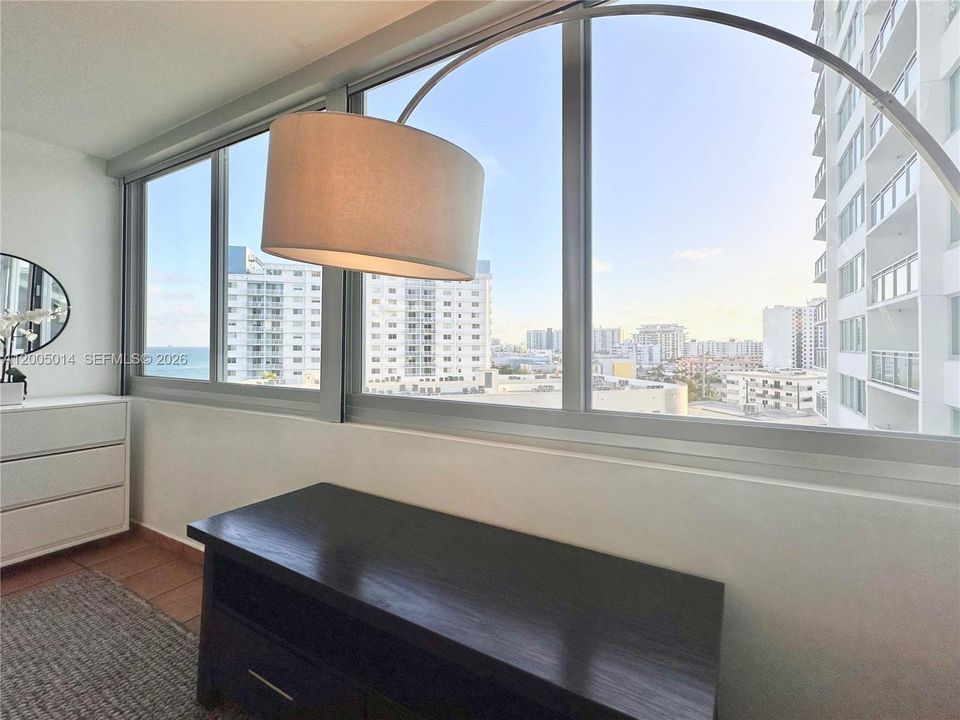 For Sale: $340,000 (1 beds, 2 baths, 1010 Square Feet)