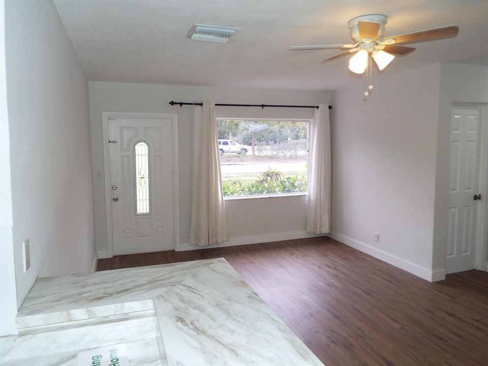 Living rm looking outside