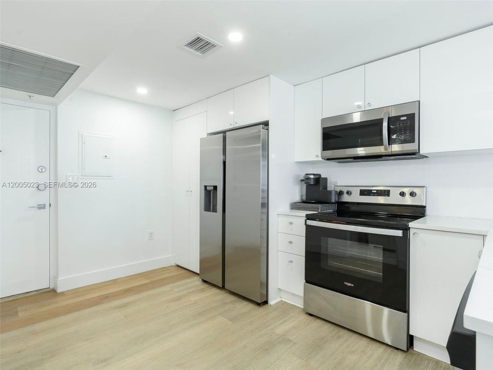 For Sale: $549,000 (0 beds, 1 baths, 483 Square Feet)