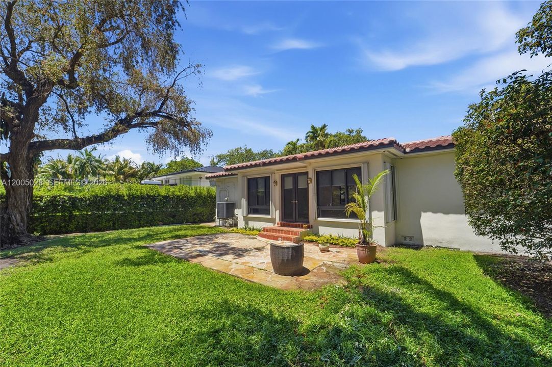 For Sale: $1,399,900 (3 beds, 3 baths, 2123 Square Feet)
