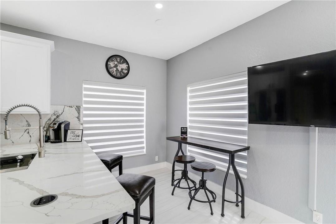 Open Kitchen/Breakfast nook