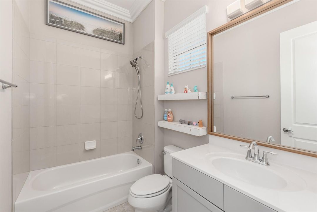 Suite 5 Ensuite Bath