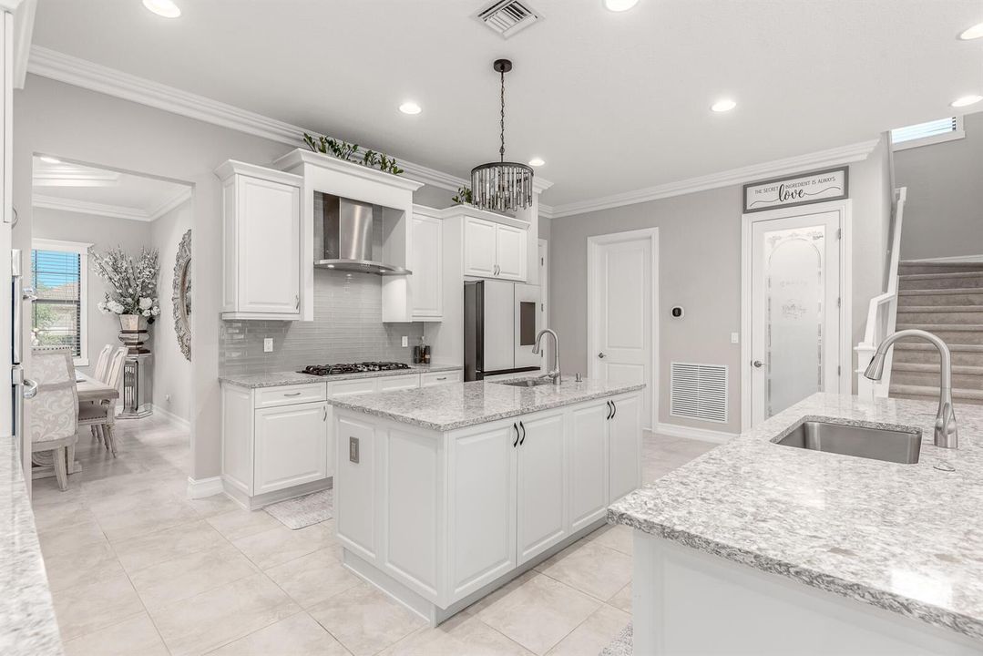 Kitchen Islands & Stove