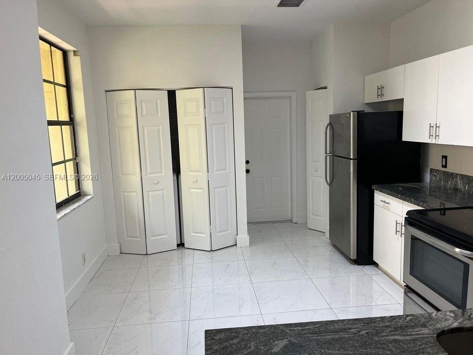 Activo con contrato: $3,900 (4 camas, 2 baños, 1790 Pies cuadrados)