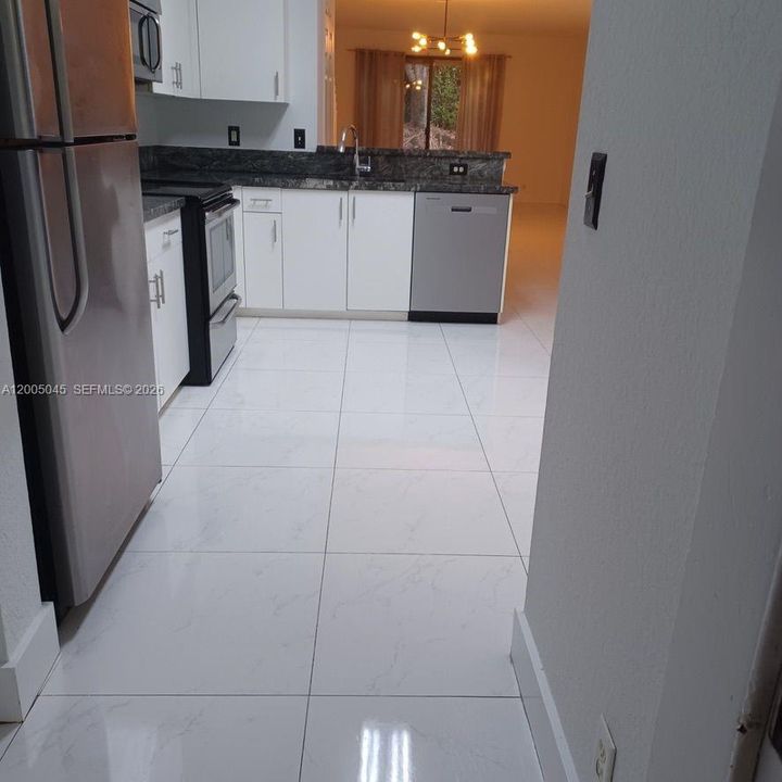Activo con contrato: $3,900 (4 camas, 2 baños, 1790 Pies cuadrados)