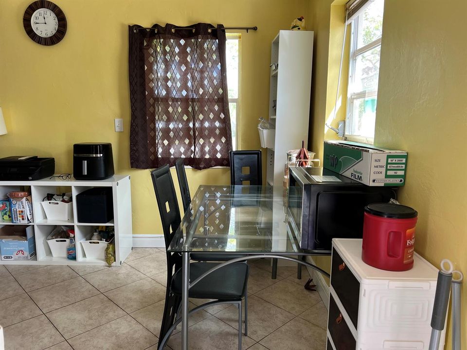 4310 Dining Area