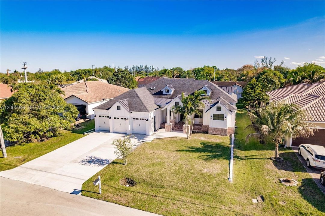 En Venta: $1,620,000 (4 camas, 3 baños, 3184 Pies cuadrados)