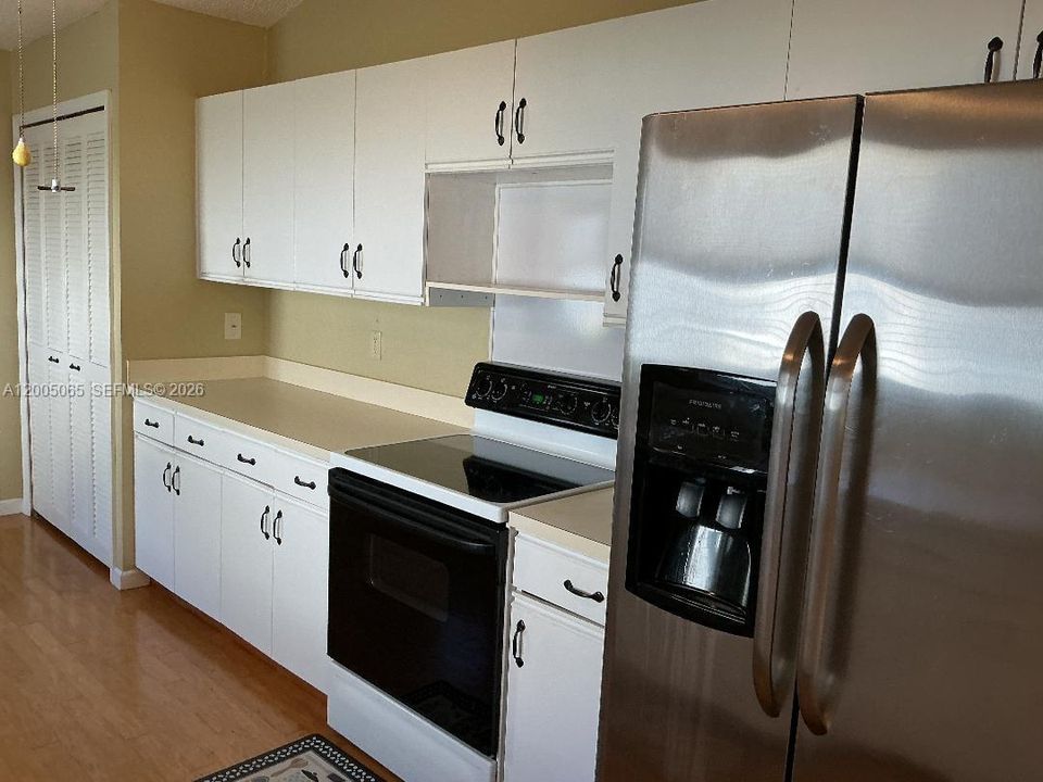 Activo con contrato: $325,000 (2 camas, 2 baños, 1344 Pies cuadrados)