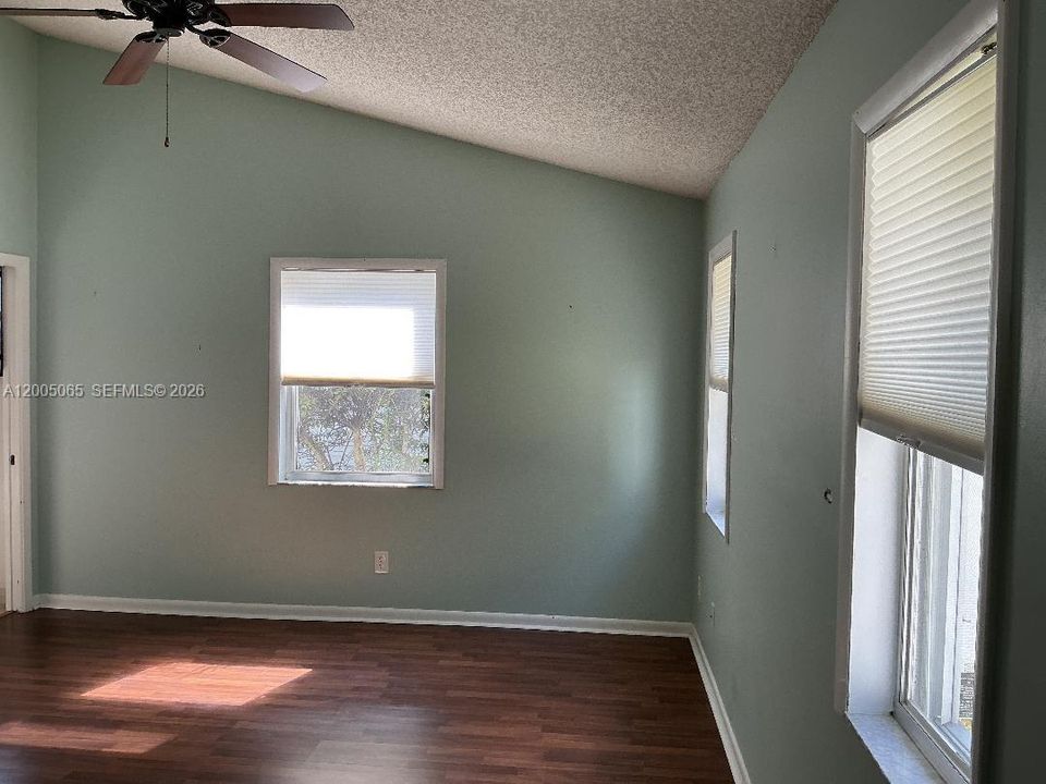 Activo con contrato: $325,000 (2 camas, 2 baños, 1344 Pies cuadrados)