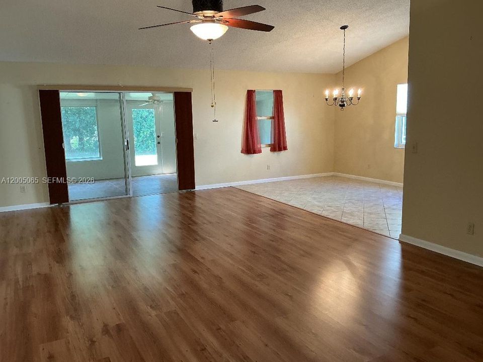 Activo con contrato: $325,000 (2 camas, 2 baños, 1344 Pies cuadrados)