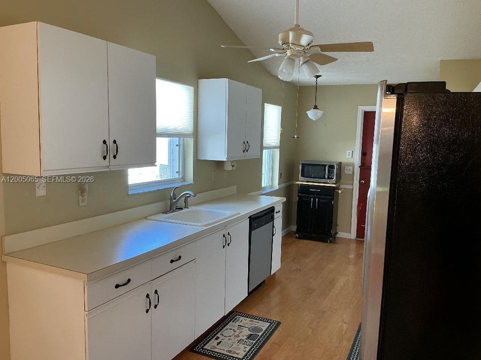 Activo con contrato: $325,000 (2 camas, 2 baños, 1344 Pies cuadrados)