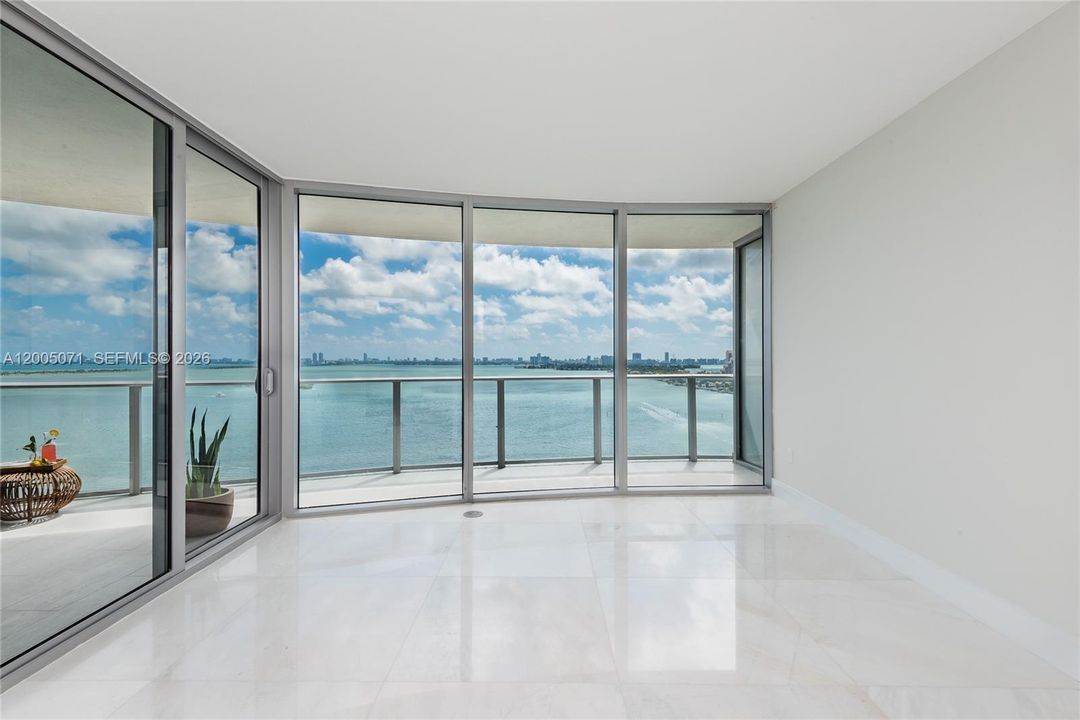 Active With Contract: $10,000 (3 beds, 4 baths, 2018 Square Feet)
