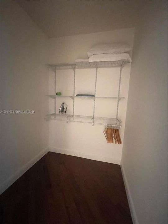Activo con contrato: $3,250 (4 camas, 2 baños, 1942 Pies cuadrados)