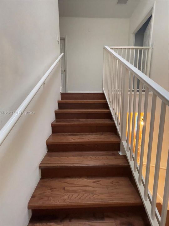 Activo con contrato: $3,250 (4 camas, 2 baños, 1942 Pies cuadrados)