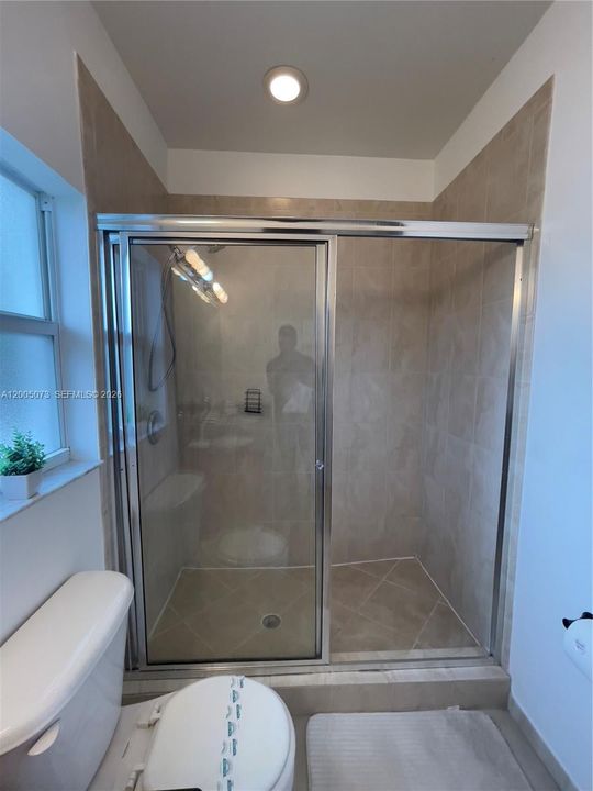 Activo con contrato: $3,250 (4 camas, 2 baños, 1942 Pies cuadrados)