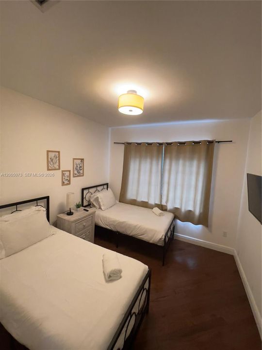 Activo con contrato: $3,250 (4 camas, 2 baños, 1942 Pies cuadrados)