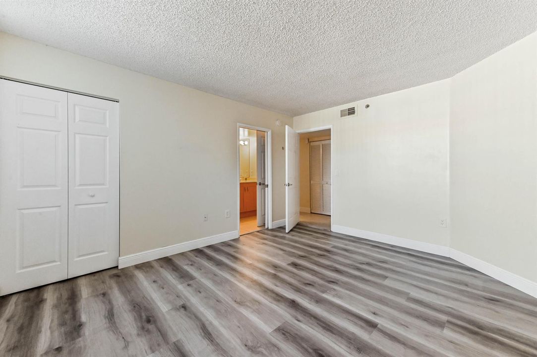 13 Bedroom 02