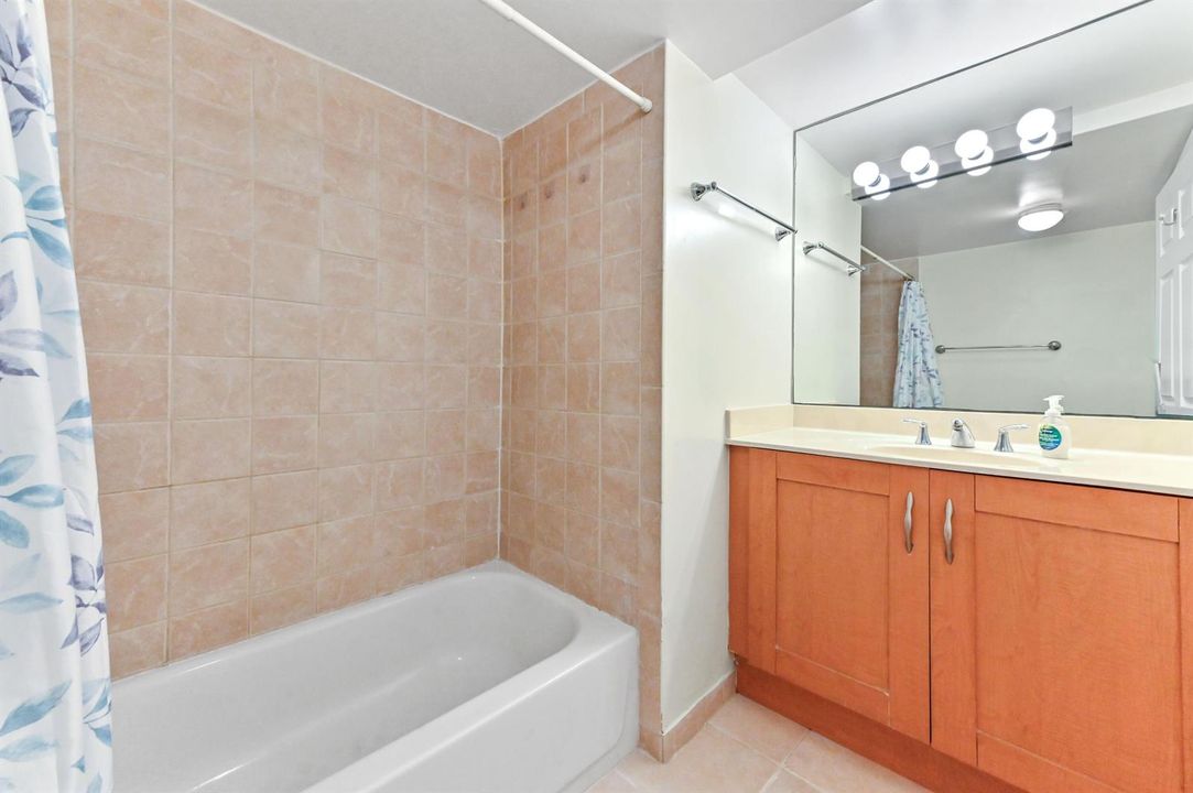 22 Bathroom 02