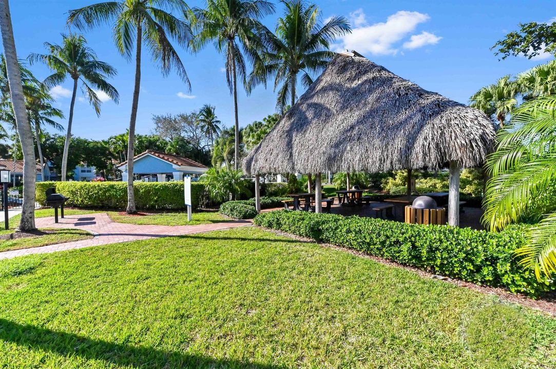 41 tiki hut 01