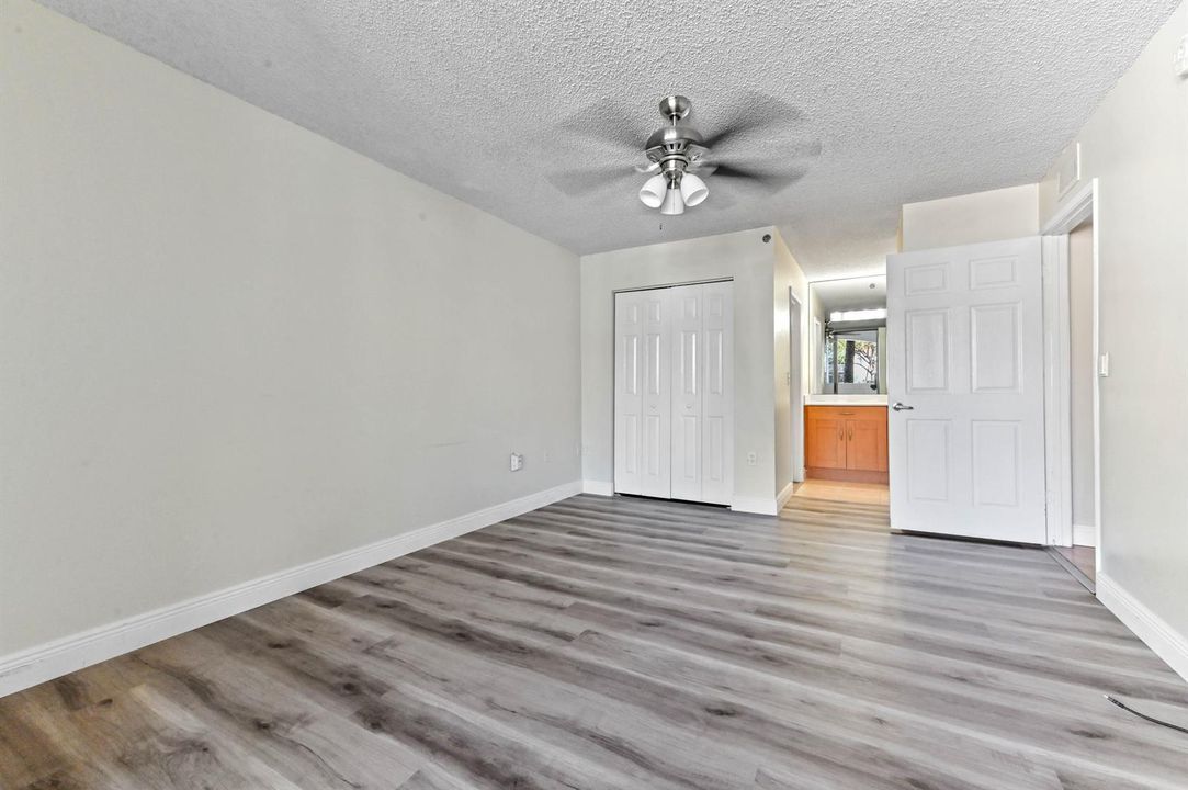 19 Bedroom 01