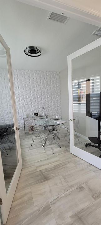 Activo con contrato: $3,480 (3 camas, 2 baños, 1998 Pies cuadrados)