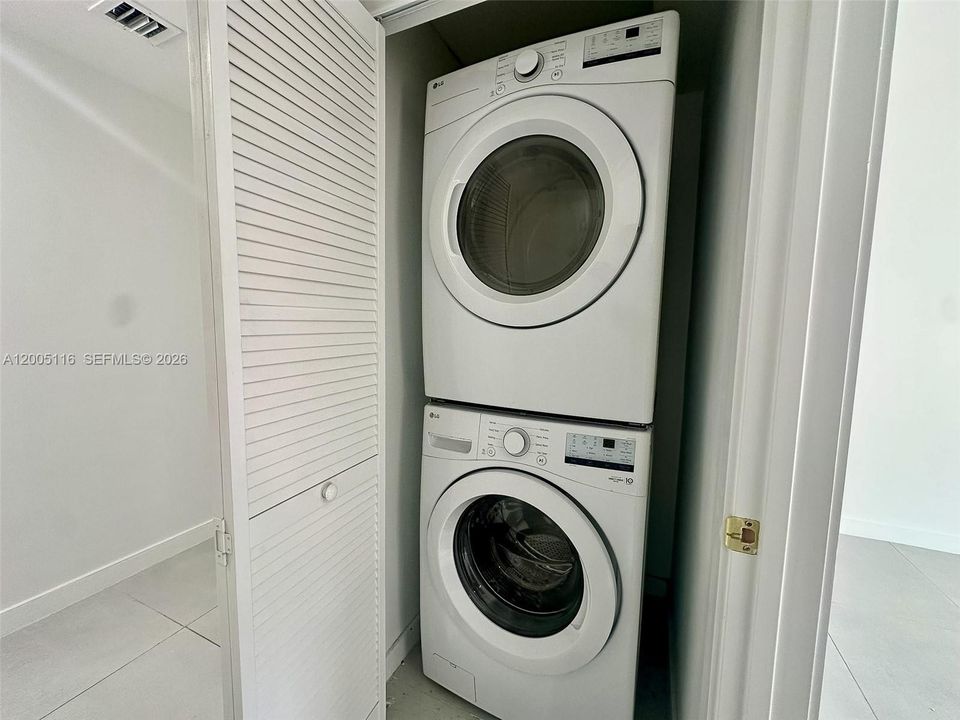 En Venta: $395,000 (4 camas, 3 baños, 1398 Pies cuadrados)