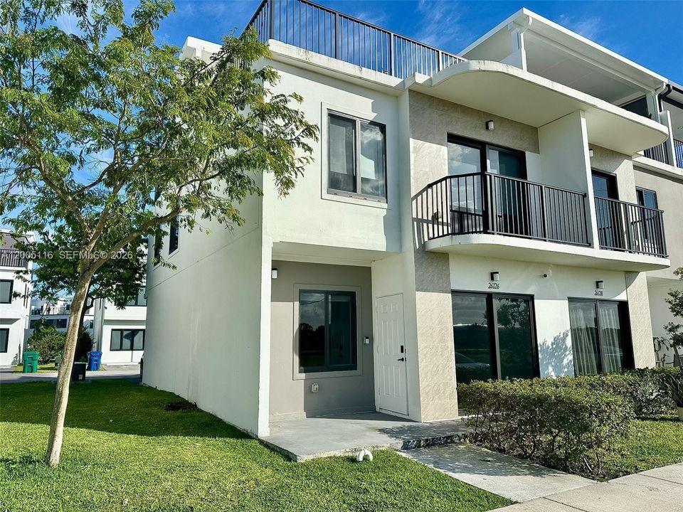 En Venta: $395,000 (4 camas, 3 baños, 1398 Pies cuadrados)