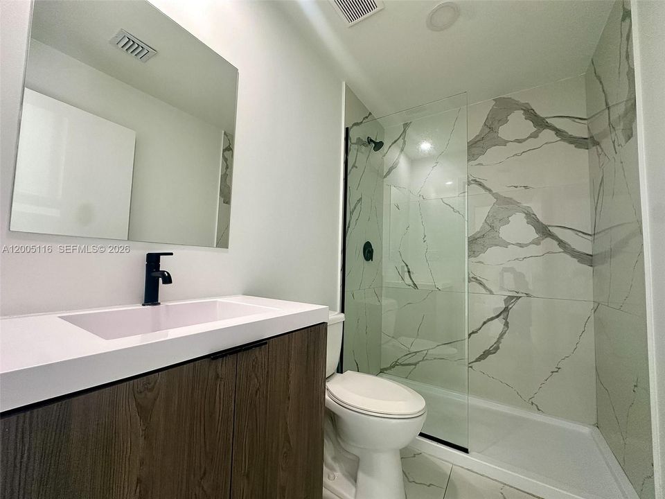 En Venta: $395,000 (4 camas, 3 baños, 1398 Pies cuadrados)