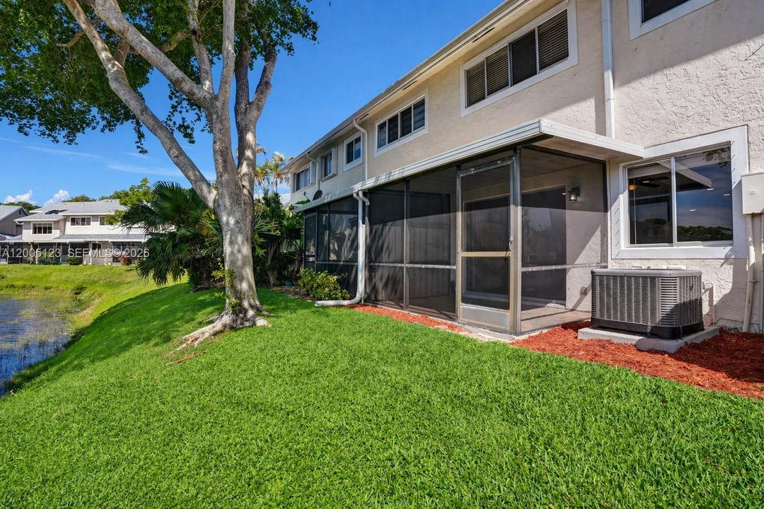 For Sale: $399,000 (3 beds, 3 baths, 1390 Square Feet)