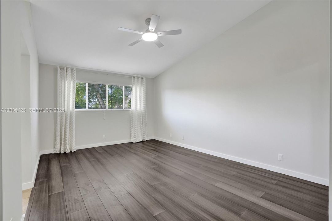 For Sale: $399,000 (3 beds, 3 baths, 1390 Square Feet)