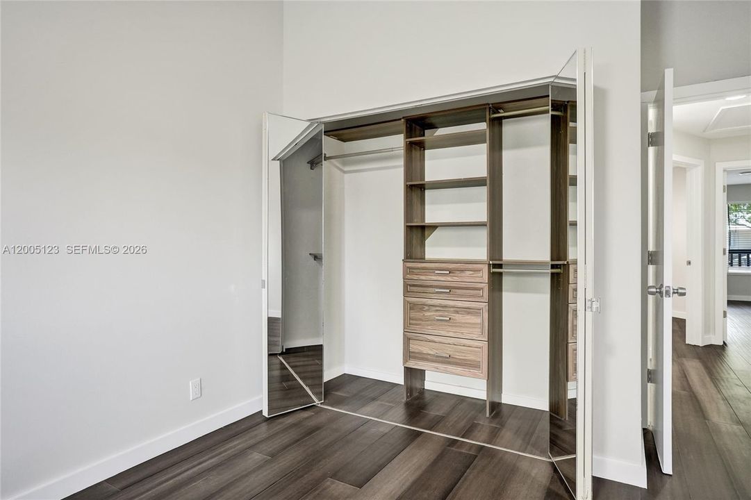 For Sale: $399,000 (3 beds, 3 baths, 1390 Square Feet)