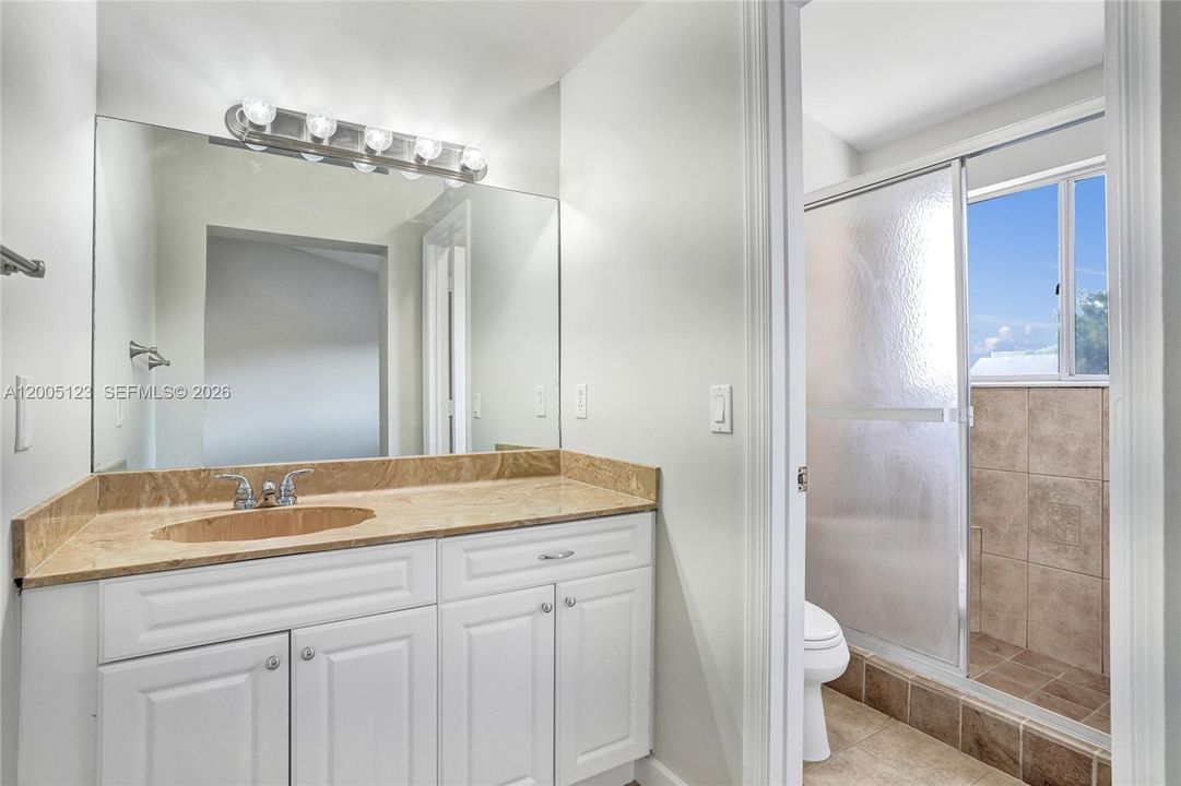 For Sale: $399,000 (3 beds, 3 baths, 1390 Square Feet)