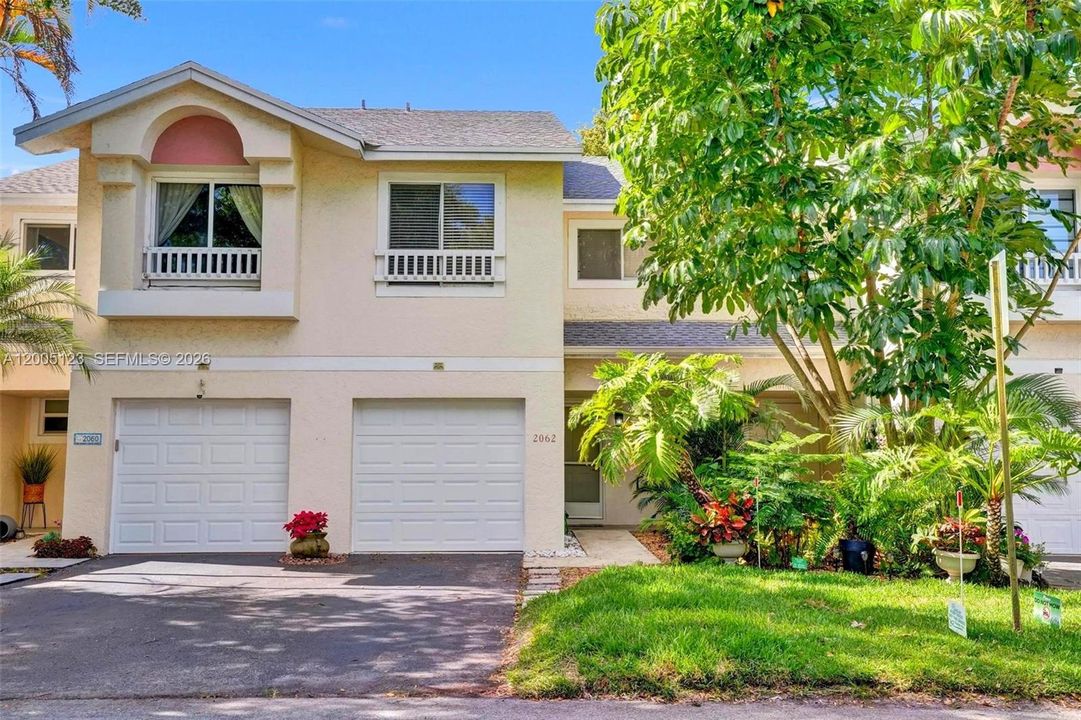 For Sale: $399,000 (3 beds, 3 baths, 1390 Square Feet)