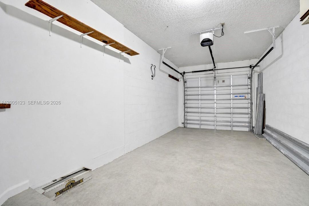 For Sale: $399,000 (3 beds, 3 baths, 1390 Square Feet)