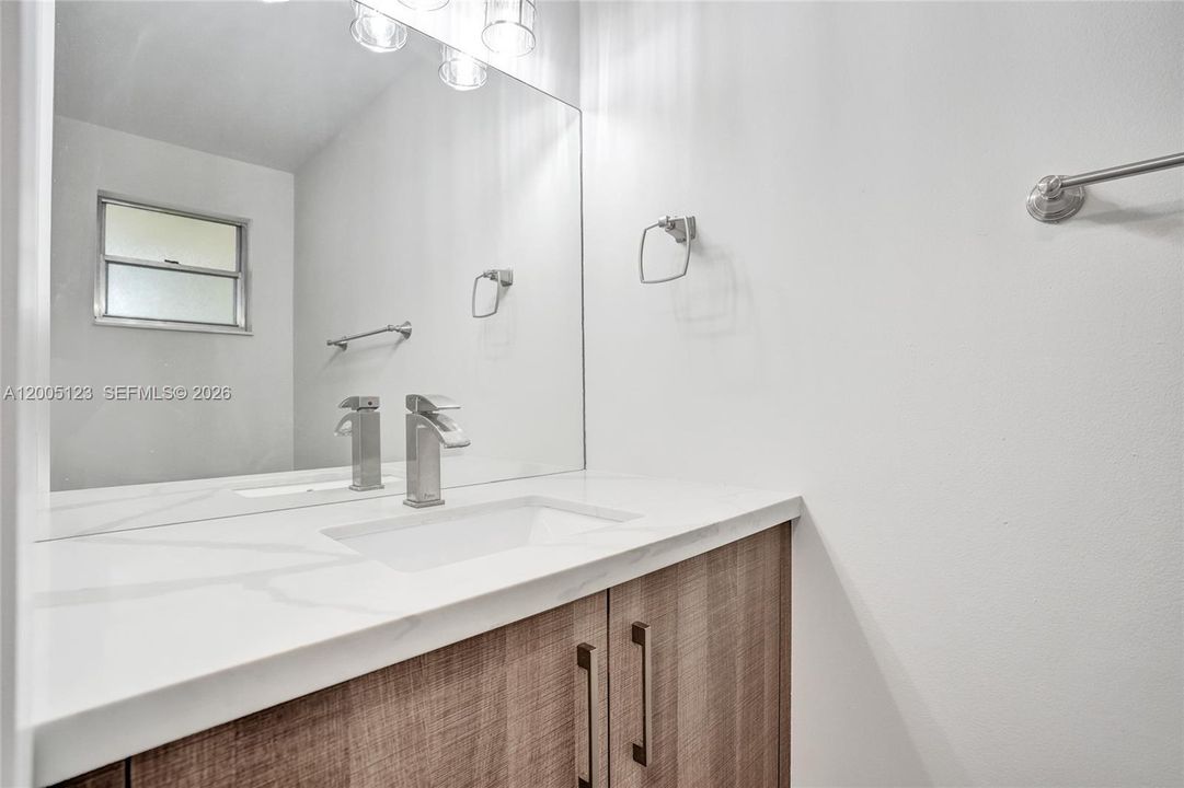 For Sale: $399,000 (3 beds, 3 baths, 1390 Square Feet)