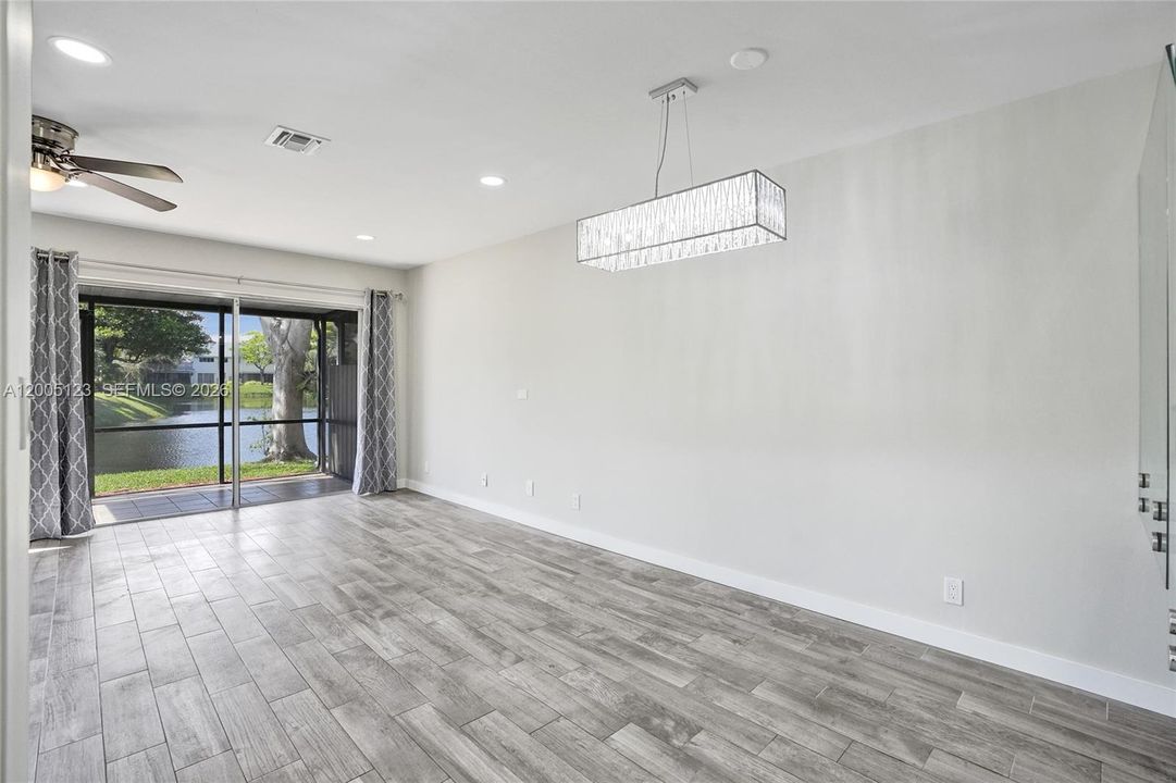 For Sale: $399,000 (3 beds, 3 baths, 1390 Square Feet)