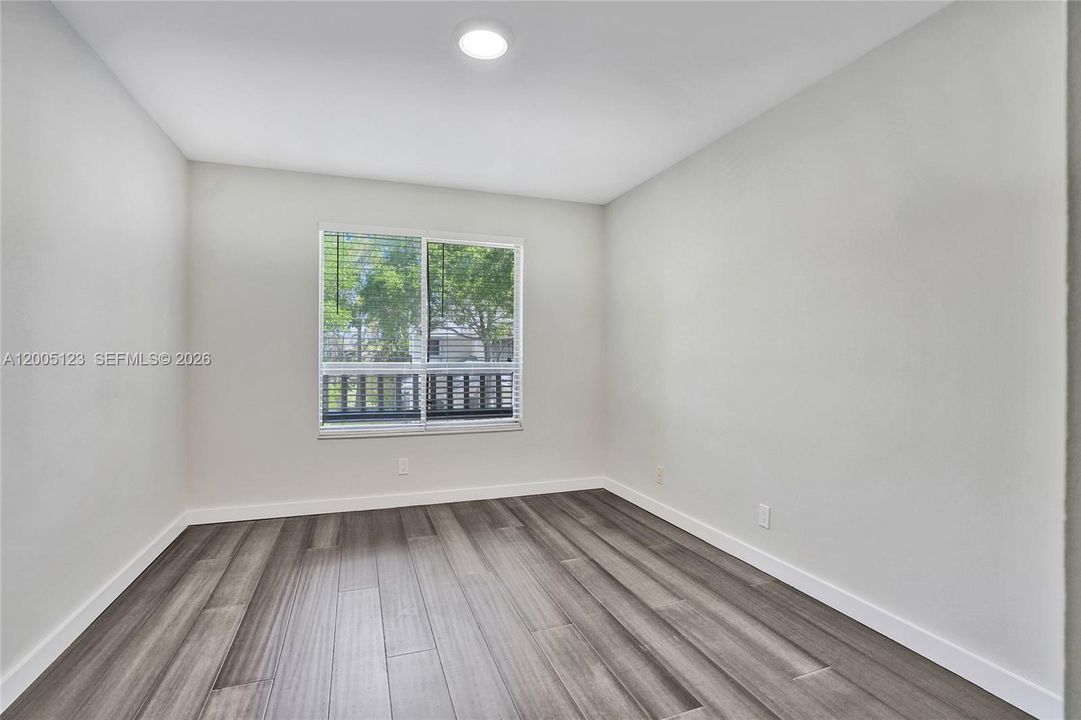 For Sale: $399,000 (3 beds, 3 baths, 1390 Square Feet)