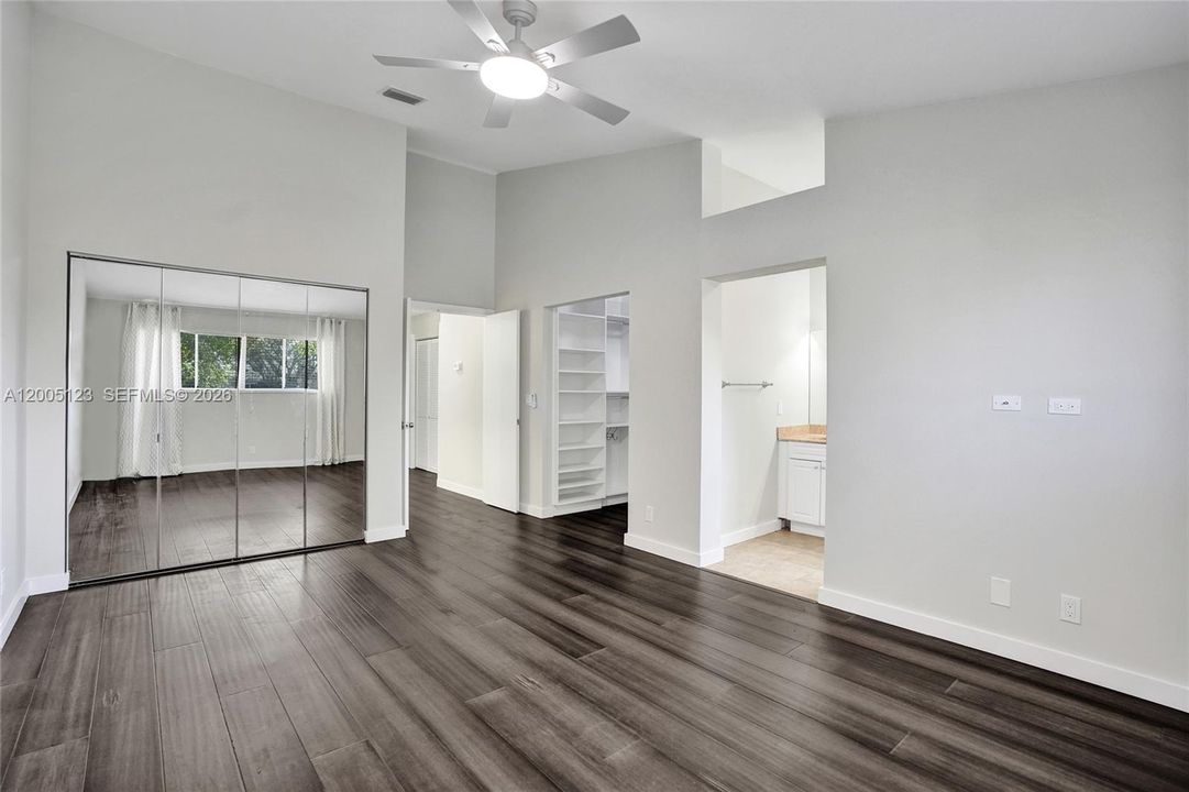 For Sale: $399,000 (3 beds, 3 baths, 1390 Square Feet)