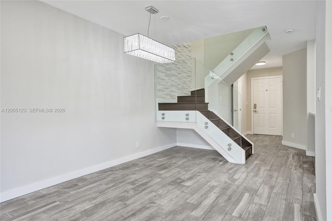 For Sale: $399,000 (3 beds, 3 baths, 1390 Square Feet)