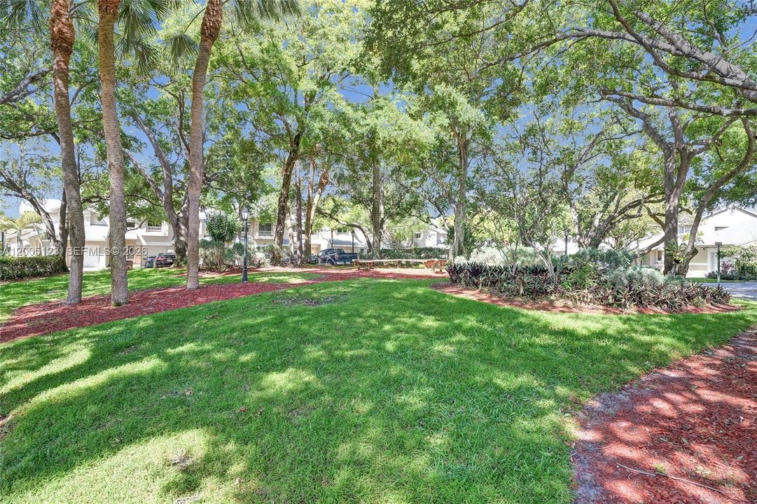 For Sale: $399,000 (3 beds, 3 baths, 1390 Square Feet)