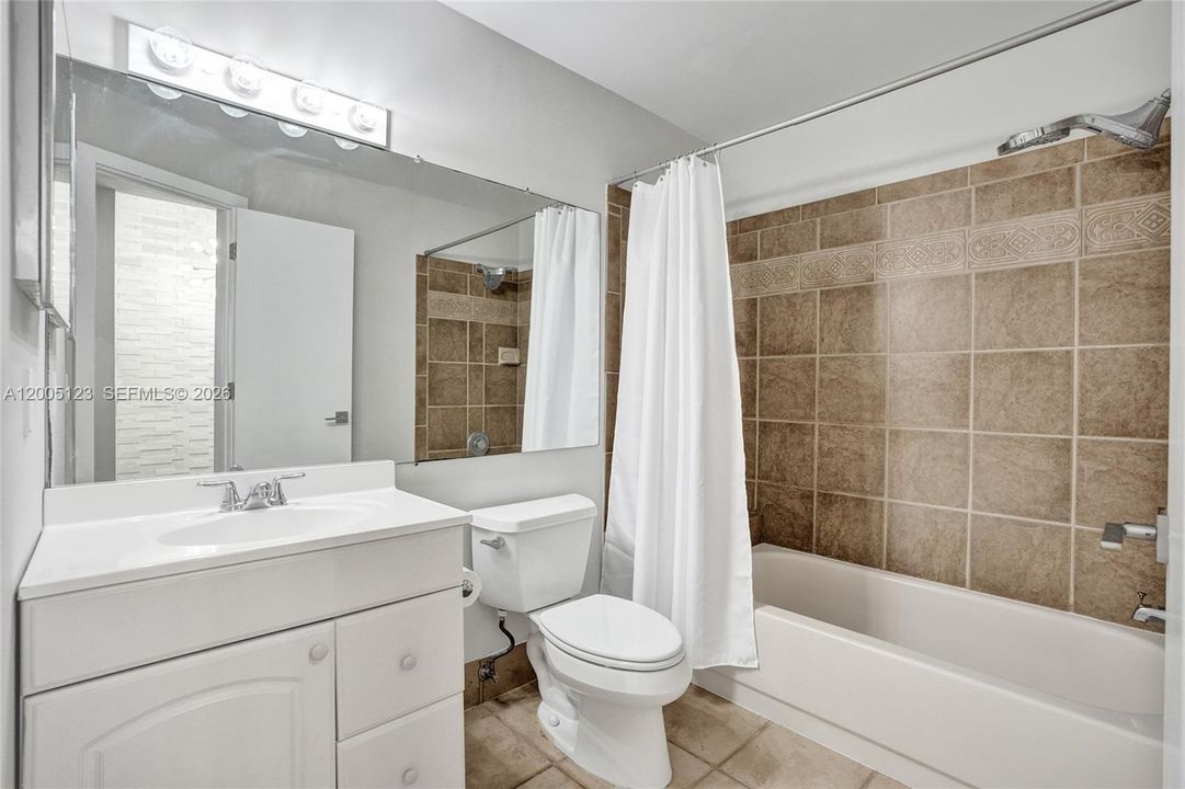 For Sale: $399,000 (3 beds, 3 baths, 1390 Square Feet)