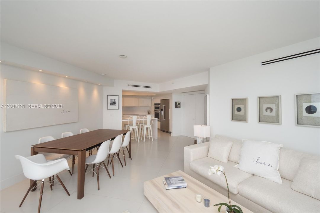 For Sale: $1,220,000 (2 beds, 2 baths, 1220 Square Feet)