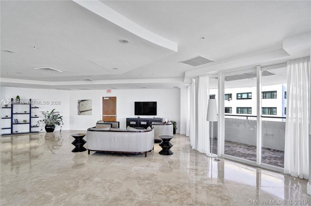 For Sale: $1,220,000 (2 beds, 2 baths, 1220 Square Feet)